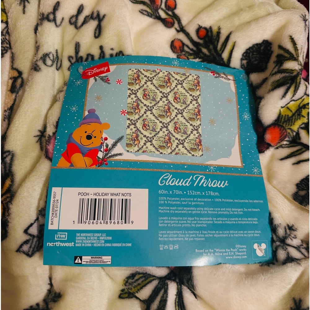 RARE NEW Winnie The Pooh & Friends Christmas Cloud Throw Blanket 60”x70” Disney